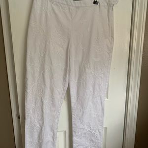 White embroidered capris size 4p. Lauren by Ralph Lauren.